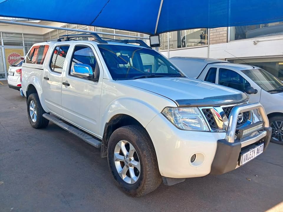 2010 NISSAN NAVARA 2.5 D/C Transmission: Manual  Mileage: Fueltype: Diesel White