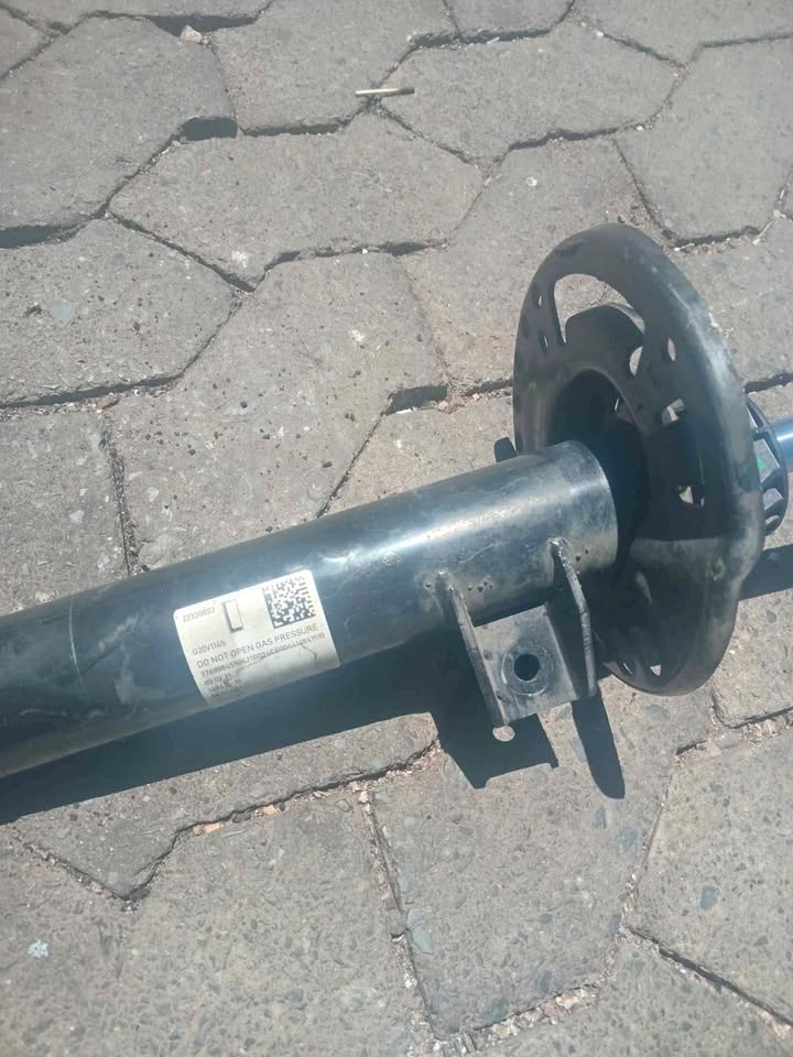BMW X6 Shock Absorber - Suspension Strut Assembly - front left side. - Private Seller BMW X6 Shock Absorber - Suspension Strut Assembly - front left side. - Private Seller