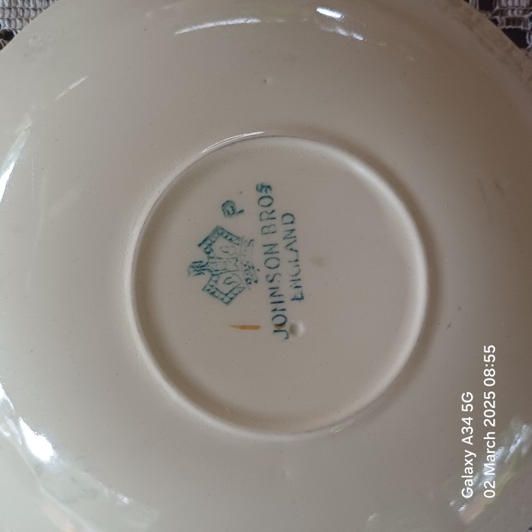 JOHNSON BROS 44 PIECE STUNNING VINTAGE SET