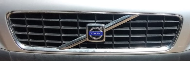 VOLVO S60 FRONT CENTRE GRILLE - Private Seller VOLVO S60 FRONT CENTRE GRILLE - Private Seller