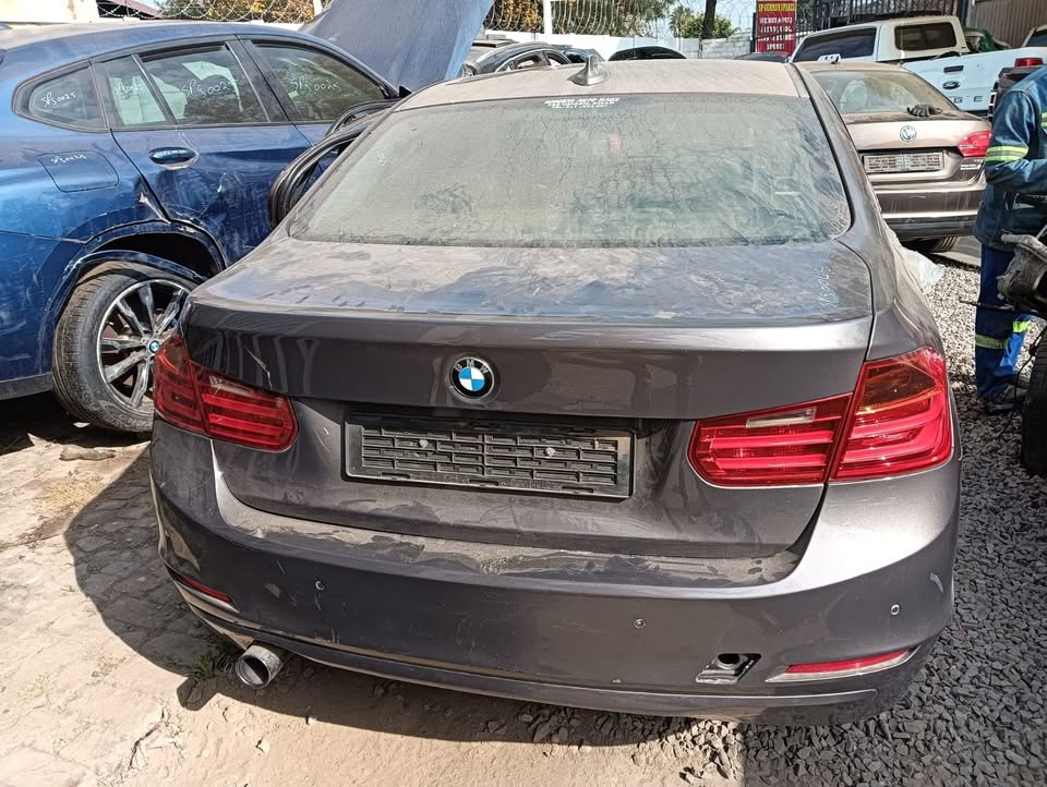 2012 BWM F30 320i STRPPING FOR SPARES