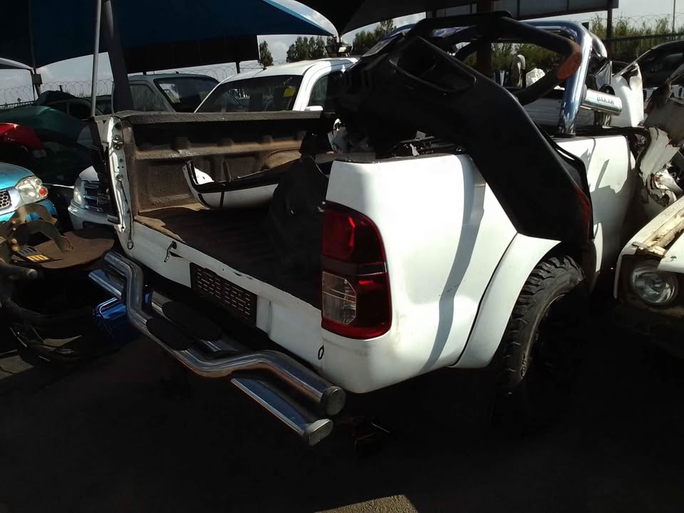 2015 Toyota Hilux D4D bakkie stripping for parts engine still running good - Private Seller