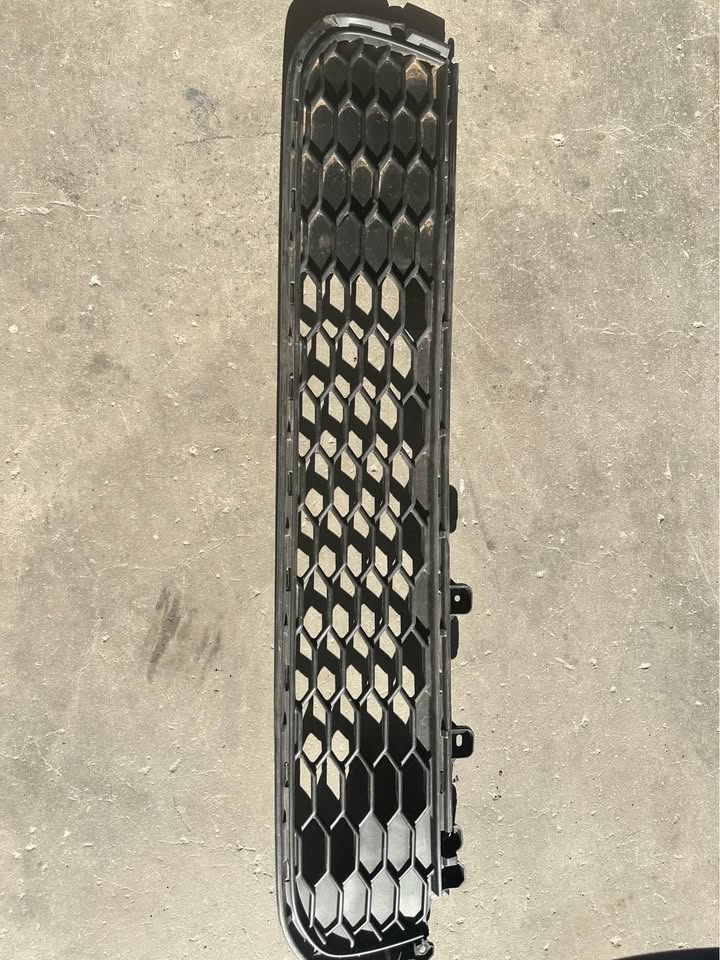 Suzuki ciaz lower bumper grill - Private Seller Suzuki ciaz lower bumper grill - Private Seller