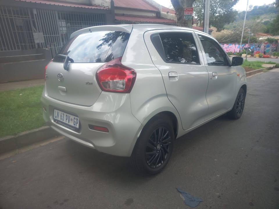 Toyota Vitz 1.0 XR Petrol, 2024 model, Automatic, Silver Color, Mileage 17000kms
