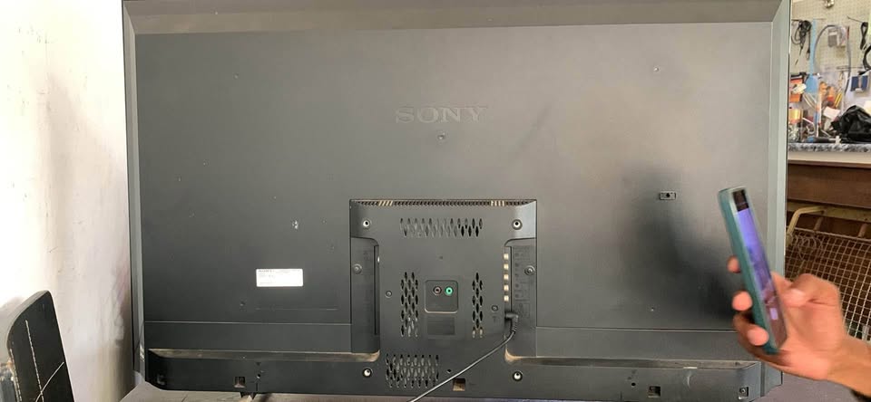 Sony Bravia 40 inch R600 as is Can switch on not for long and goes blank  280 Steve Biko road