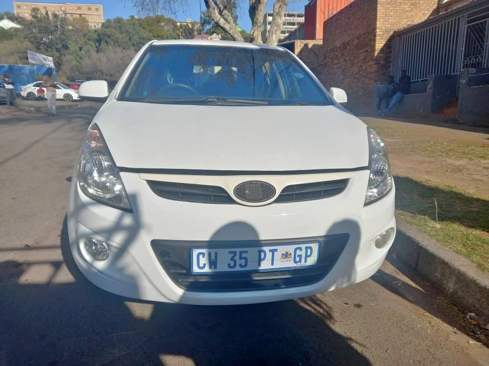 2011 Hyundai i20 1.4 Petrol, Manual, White, 83000kms,