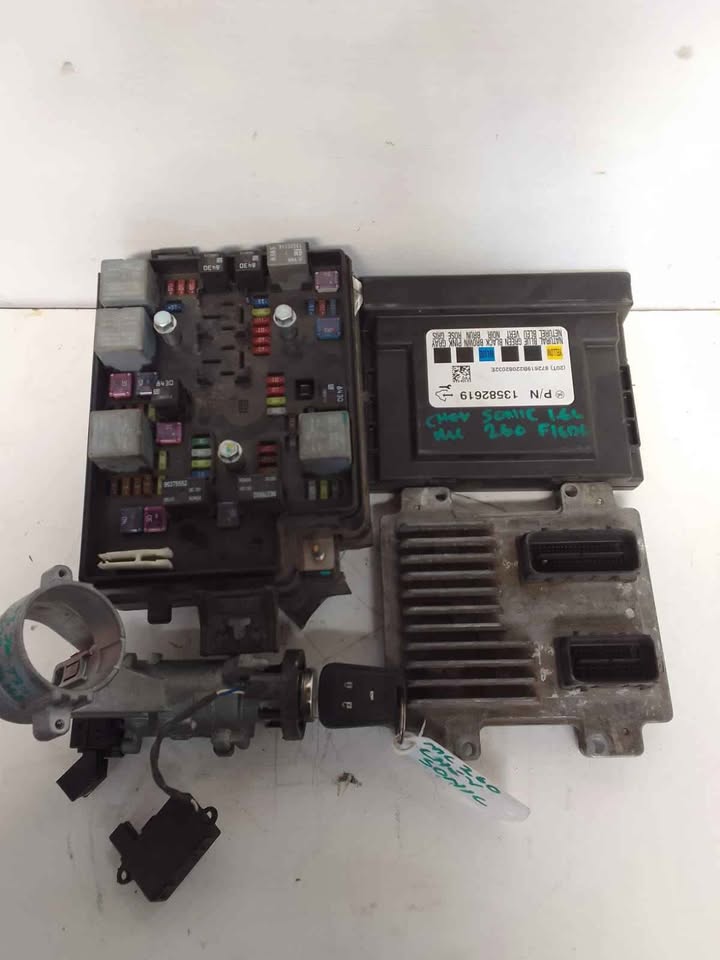 Chevrolet Sonic 1.6 F16D4 Complete Lockeset - Private Seller Chevrolet Sonic 1.6 F16D4 Complete Lockeset - Private Seller