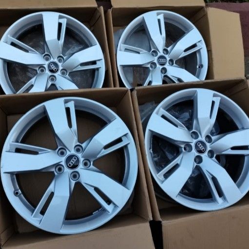 AUDI 19INCH Q5 B/NEW MAGS - Private Seller AUDI 19INCH Q5 B/NEW MAGS - Private Seller