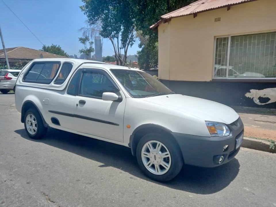 2005 Ford Bantam Bakkie 1.6 Petrol, Manual Transmission, White Color, Mileage