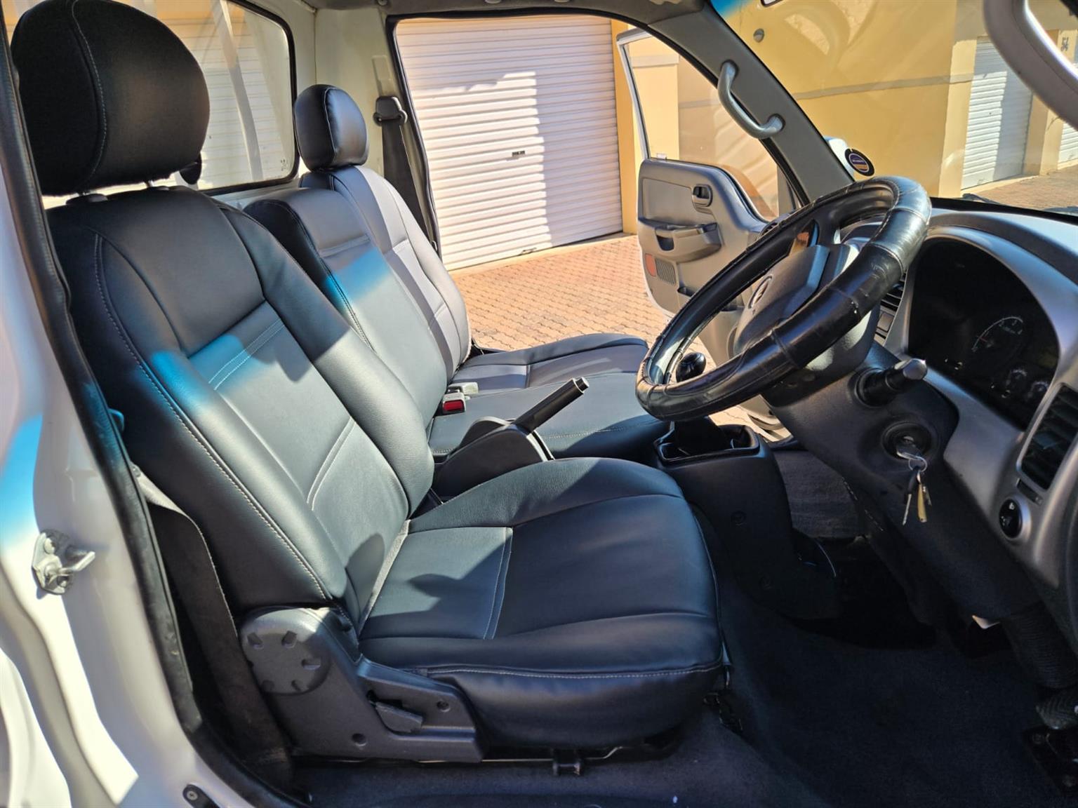 Kia 2700