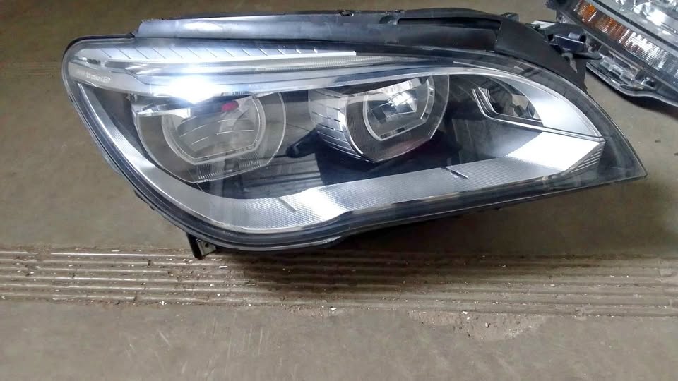 BMW 7series F02 HEADLIGHTS - Private Seller BMW 7series F02 HEADLIGHTS - Private Seller