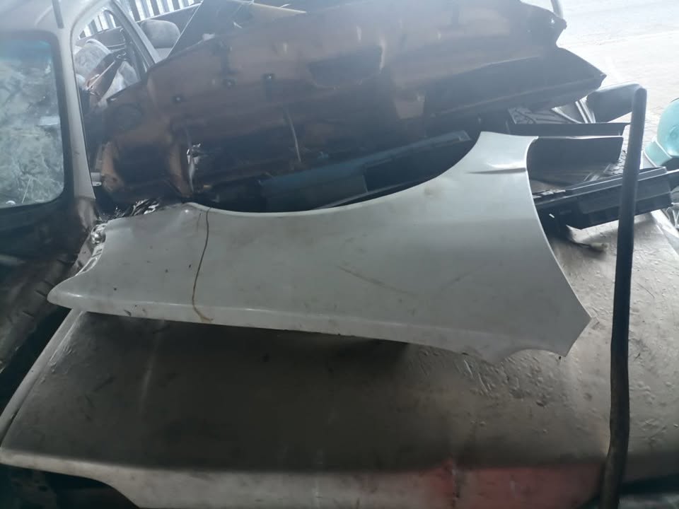 TOYOTA COROLLA RSI RIGHT SIDE FENDER - Private Seller TOYOTA COROLLA RSI RIGHT SIDE FENDER - Private Seller