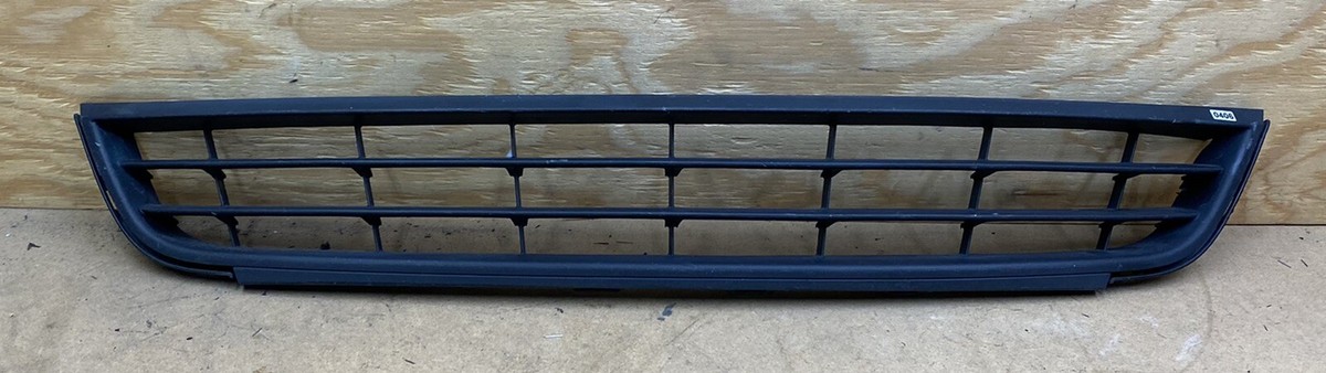 VW Jetta 6 Front Lower Bumper Grille 5C6 853 677 – OEM Replacement - Private Seller VW Jetta 6 Front Lower Bumper Grille 5C6 853 677 – OEM Replacement - Private Seller