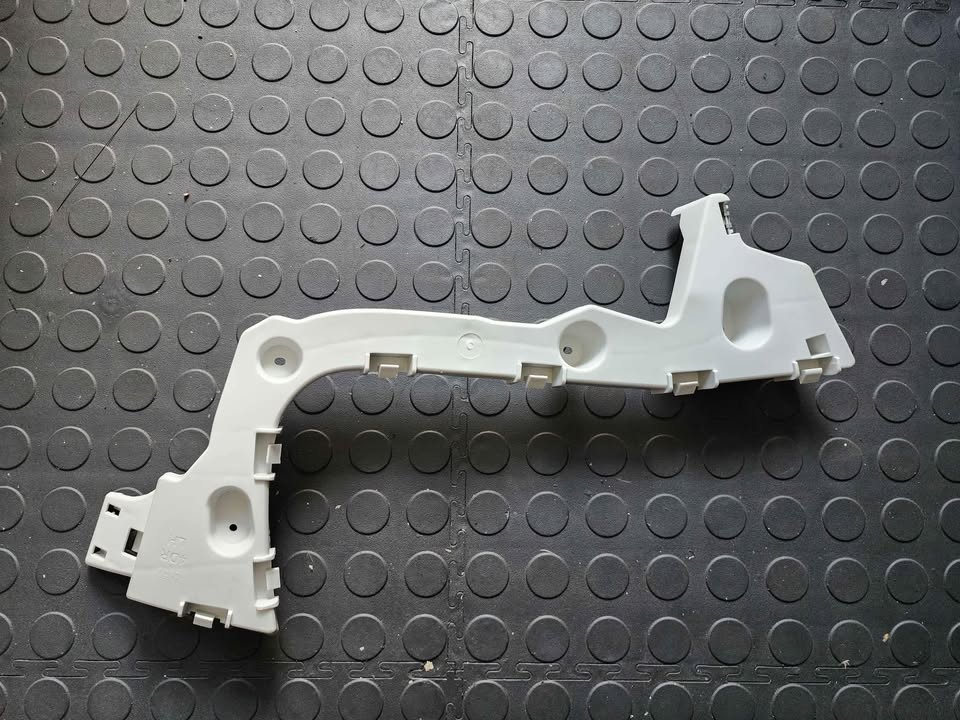 FORD FOCUS MK3 REAR LEFT BUMPER BRACKET - OEM