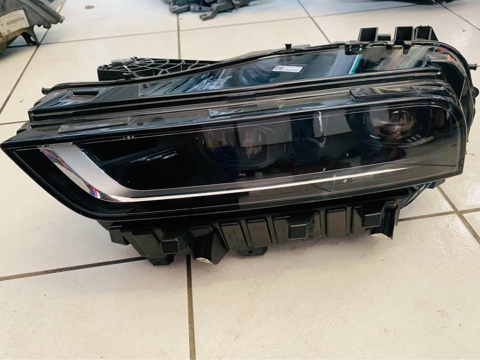 BMW X7 headlight - Private Seller