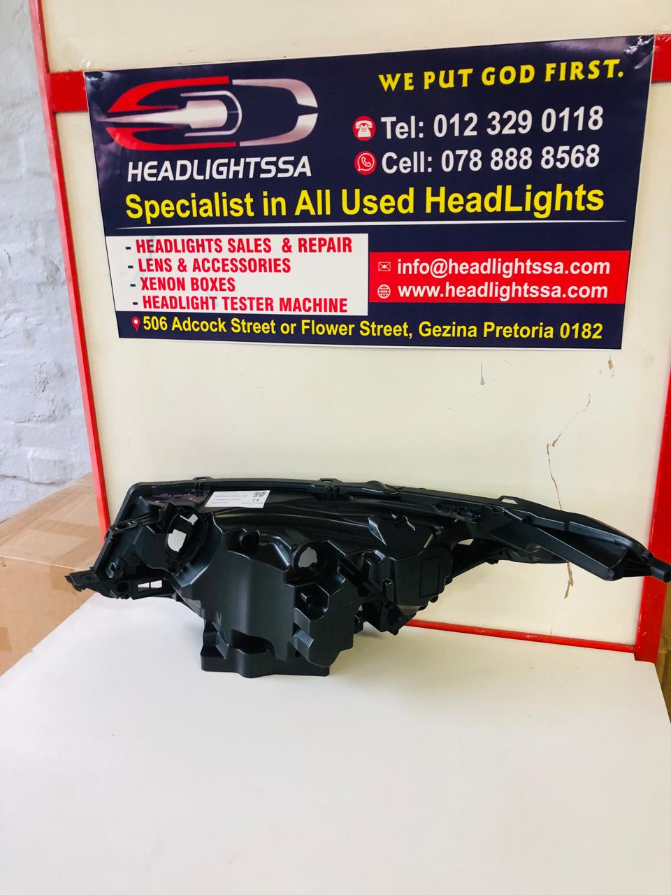 Land Rover Discovery 5 right side headlight replacement housing - Private Seller Land Rover Discovery 5 right side headlight replacement housing - Private Seller