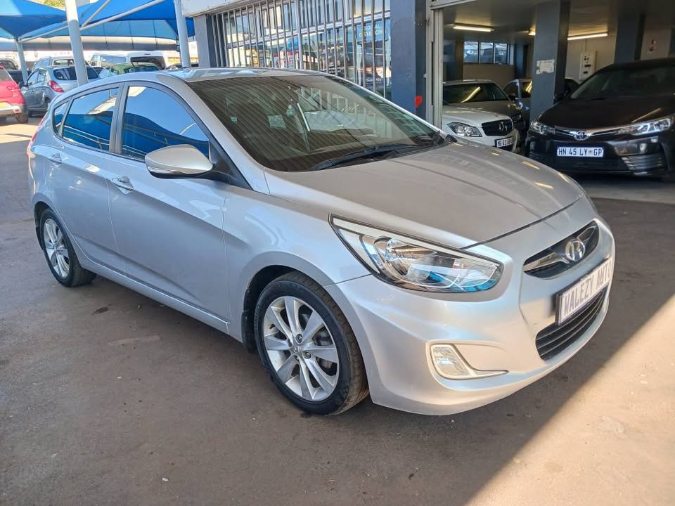 2015 HYUNDAI ACCENT 1.6 HATCH Transmission: Automatic Mileage: 105000km Fueltype: Petrol Silver