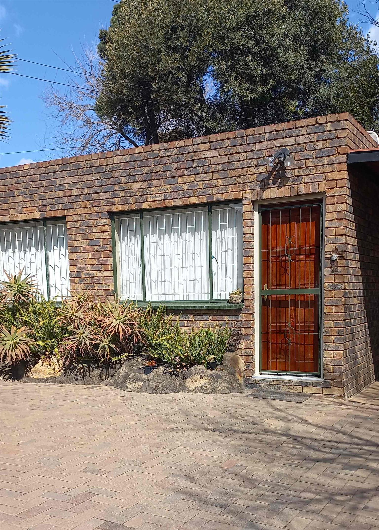 Fully 1 bedroom garden flat for rent. The Reeds Centurion. Junk Mail