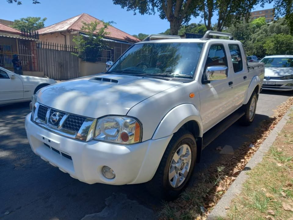 2020 NISSAN NP300 HARDBODY BAKKIE 2.5 DIESEL, MANUAL 4X4, WHITE COLOR, MILEAGE 137000KMS