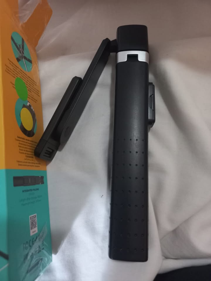 Four-Leg Wireless Selfie Stick
