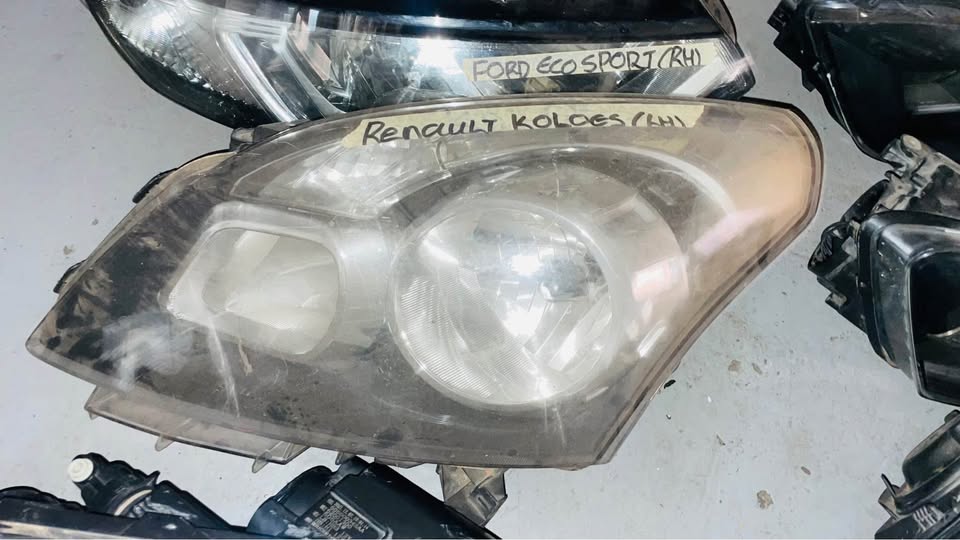 Renault Koleos headlight - Private Seller