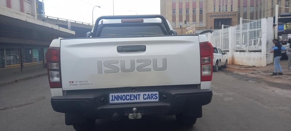USED 2017 ISUZU KB 250 DIESEL, MANUAL, WHITE COLOUR, DOUBLE CAB, MILEAGE 20000KM