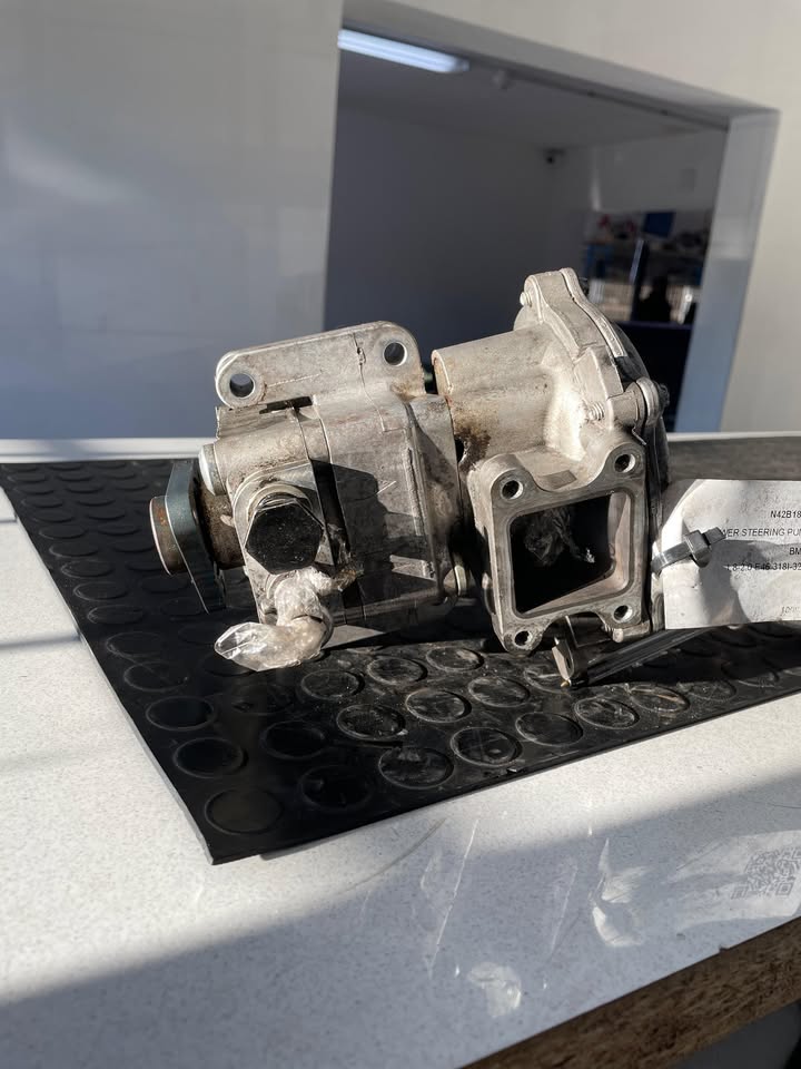 Bmw E46 320i Power steering pump for sale (N42B20) - Private Seller