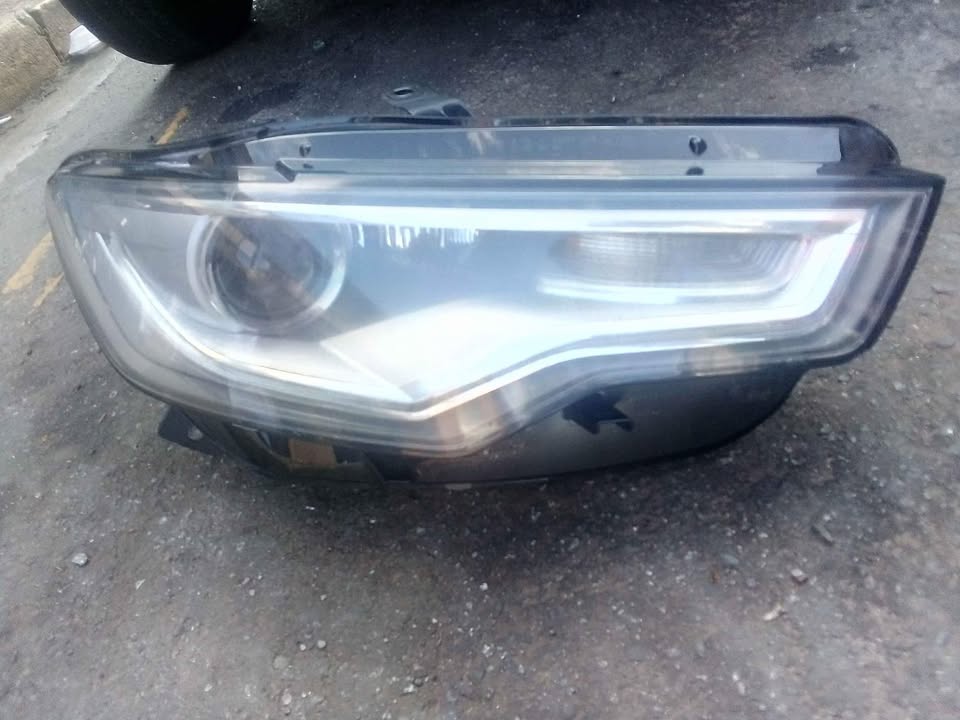 AUDI A5 RIGHT SIDE HEADLIGHT - Private Seller AUDI A5 RIGHT SIDE HEADLIGHT - Private Seller