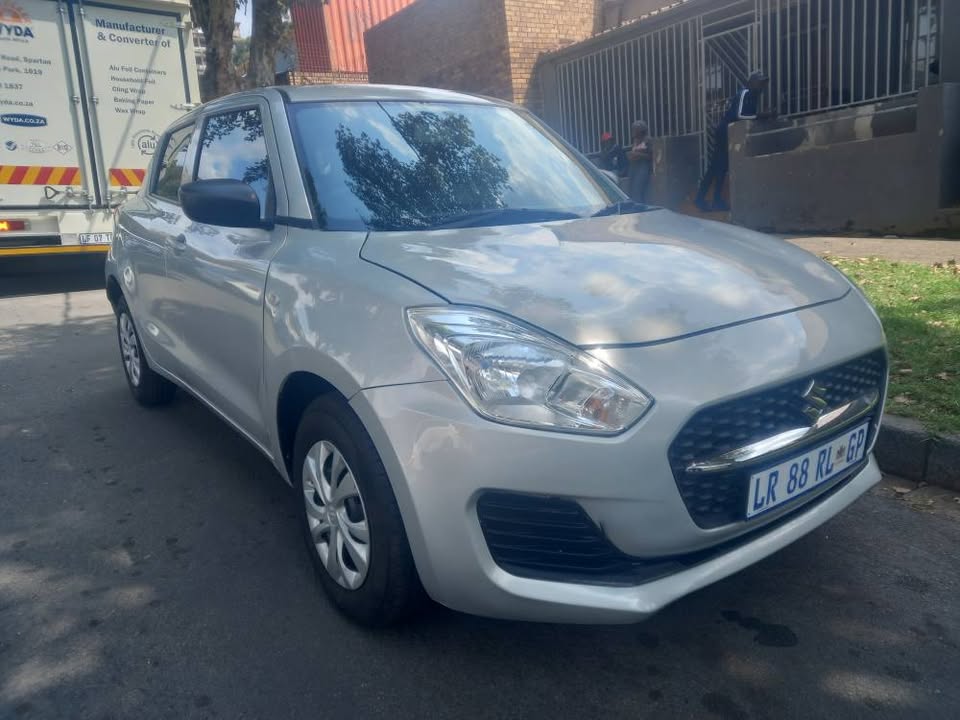 2024 SUZUKI SWIFT 1.2 MANUAL, SILVER, PETROL, 8000KMS,. Service book.