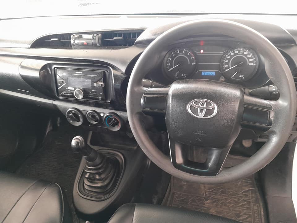 2021 TOYOTA HILUX 2.0 VVTI MANUAL WITH CANOPY