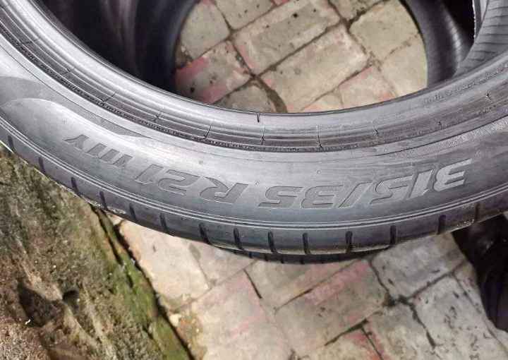 BMW X5 & X6 20 Inch Runflat Tyres For Sell With Sufficient Threads - Private Seller