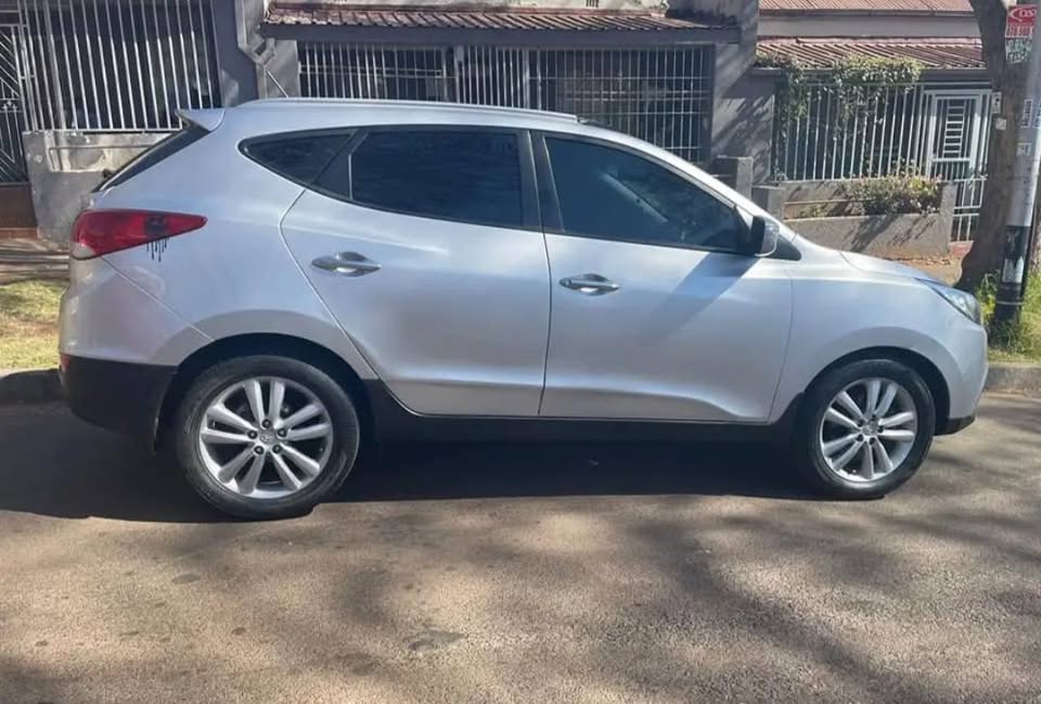 2013 HYUNDAI IX35 2.0 AUTOMATIC TRANSMISSION WITH LEATHER SEATS IN EXCELLENT CONDITION