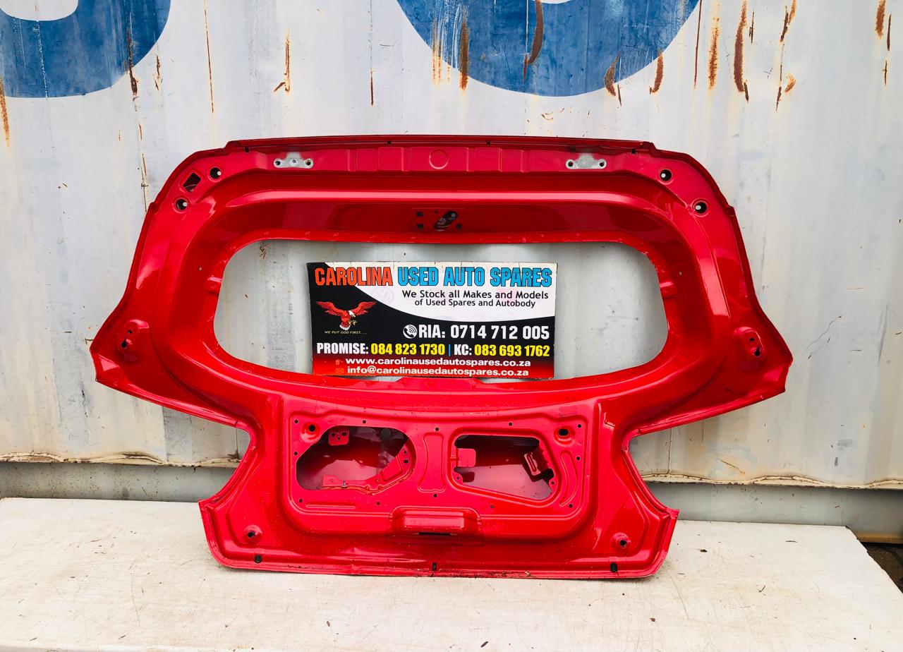 Mahindra KUV 100 tailgate (2018-2024) - Private Seller Mahindra KUV 100 tailgate (2018-2024) - Private Seller