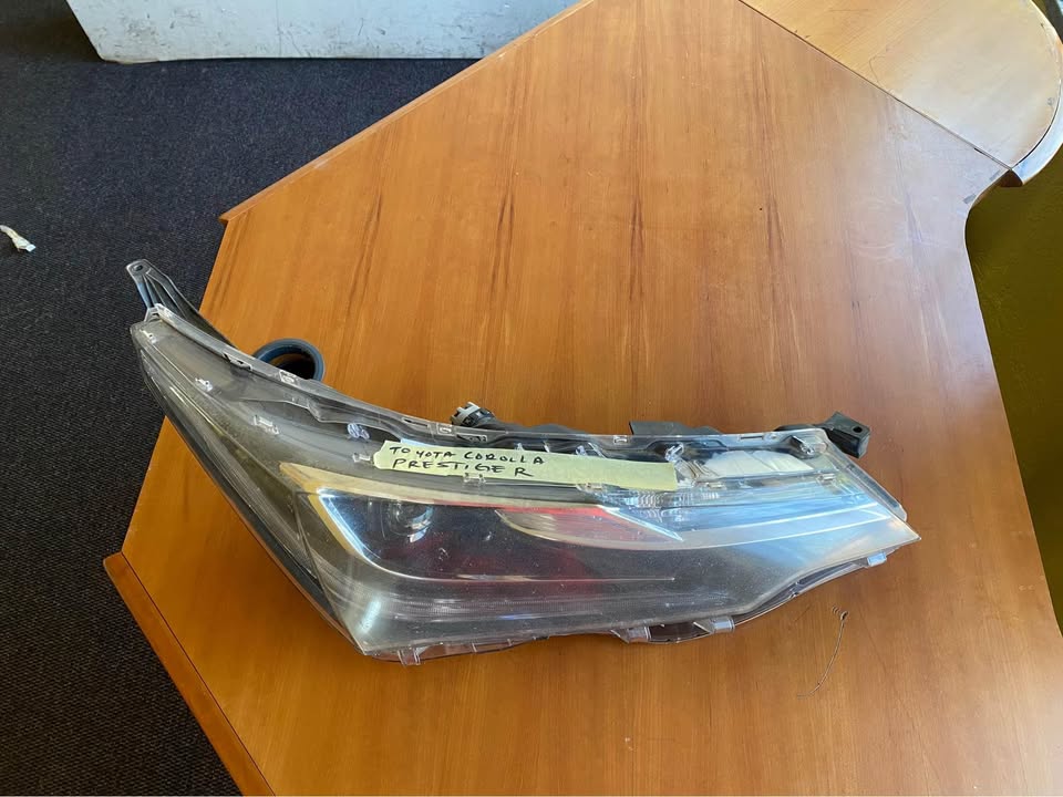 Toyota Corolla prestige right headlight