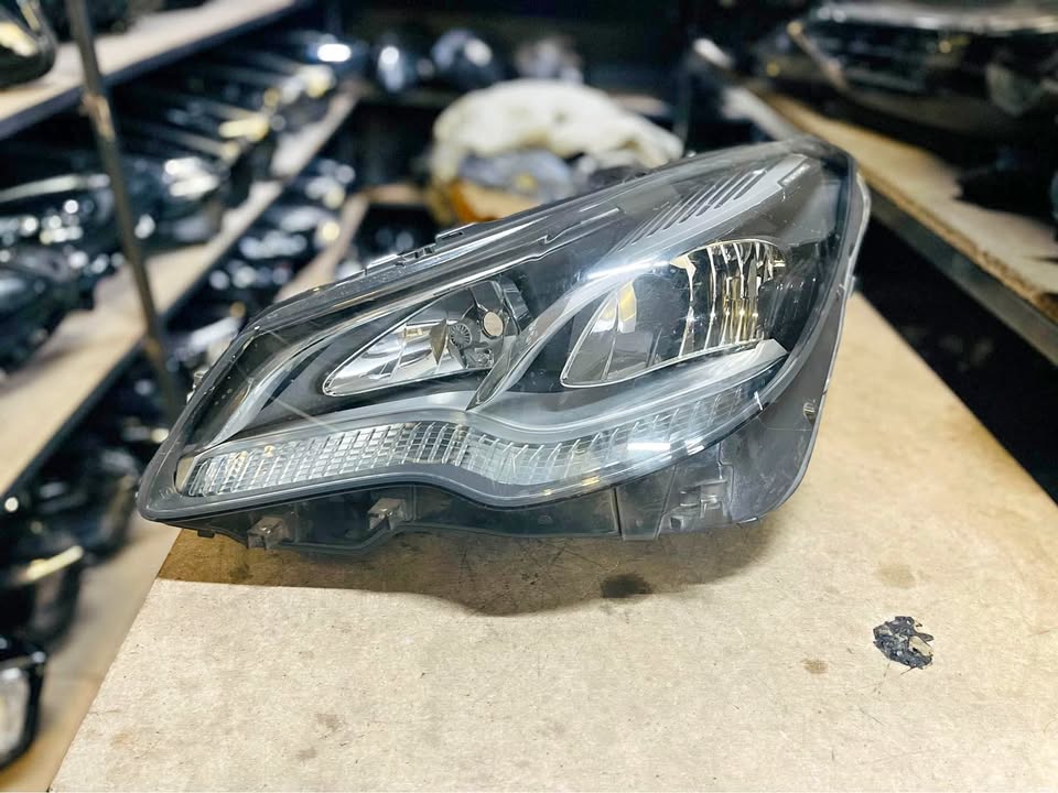MERCEDES BENZ E-CLASS 13-17 W207 C207 HEADLIGHT