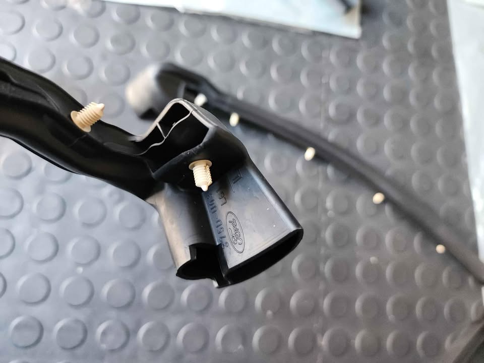 FORD RANGER TAILGATE WEATHER STRIP - OEM - Private Seller FORD RANGER TAILGATE WEATHER STRIP - OEM - Private Seller