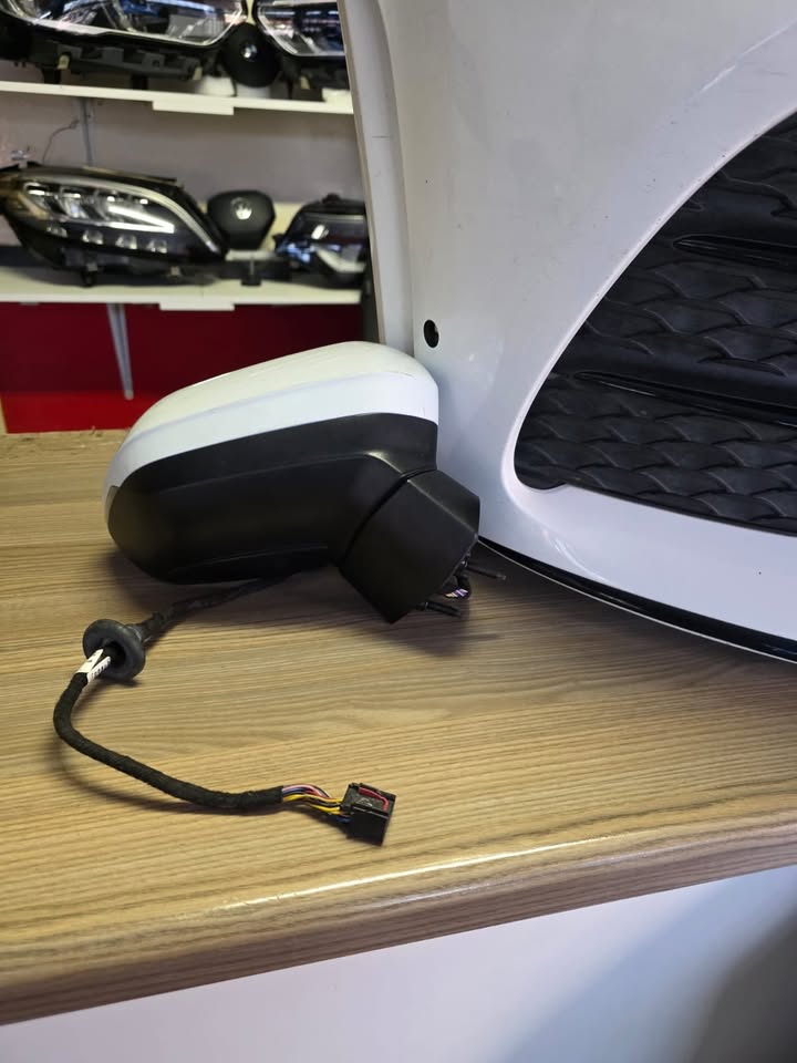 2023 AUDI Q2 RIGHT DOOR MIRROR,AUTO FOLD INDICATO FOR SALE IN PRESTINE CONDITION - Private Seller 2023 AUDI Q2 RIGHT DOOR MIRROR,AUTO FOLD INDICATO FOR SALE IN PRESTINE CONDITION - Private Seller
