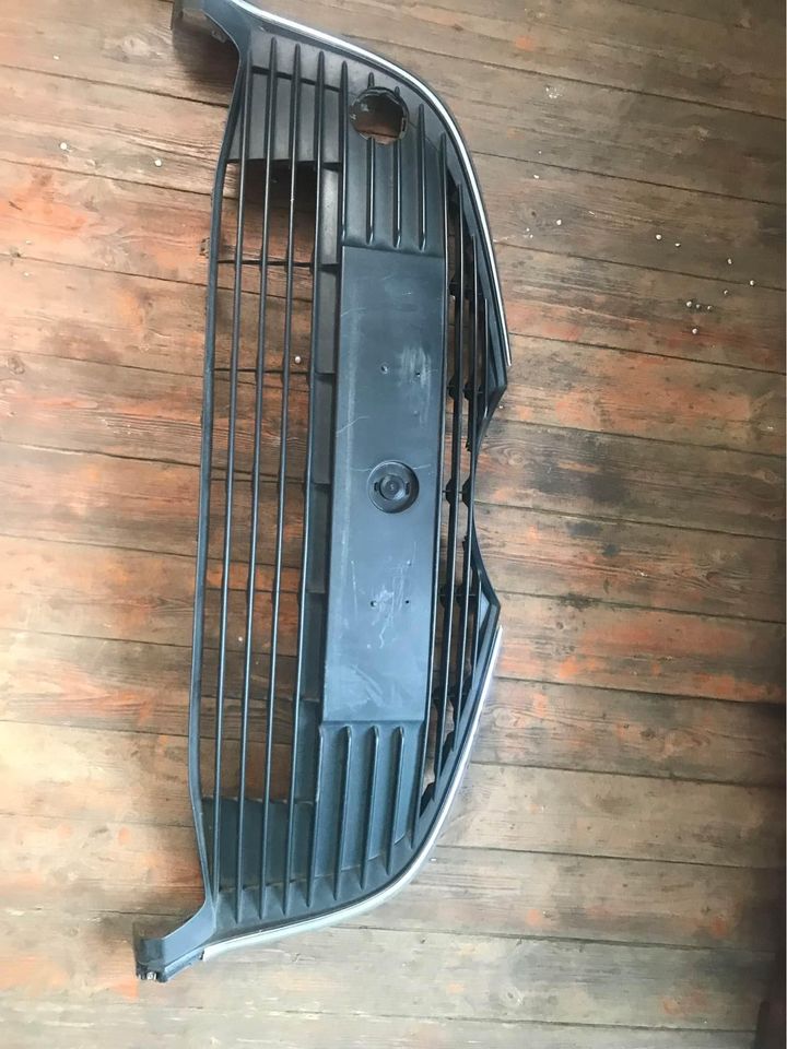 2015 Toyota Yaris centre grill for sale - Private Seller 2015 Toyota Yaris centre grill for sale - Private Seller
