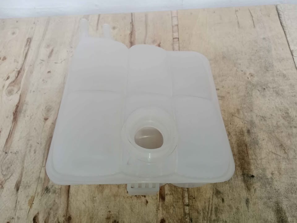Volvo 2.4 S40 Expansion tank - Private Seller Volvo 2.4 S40 Expansion tank - Private Seller