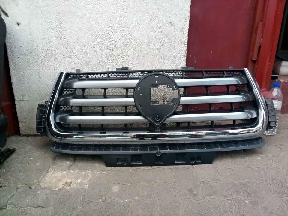 GWM P-SERIES MAIN GRILL WITHOUT BADGE - Private Seller