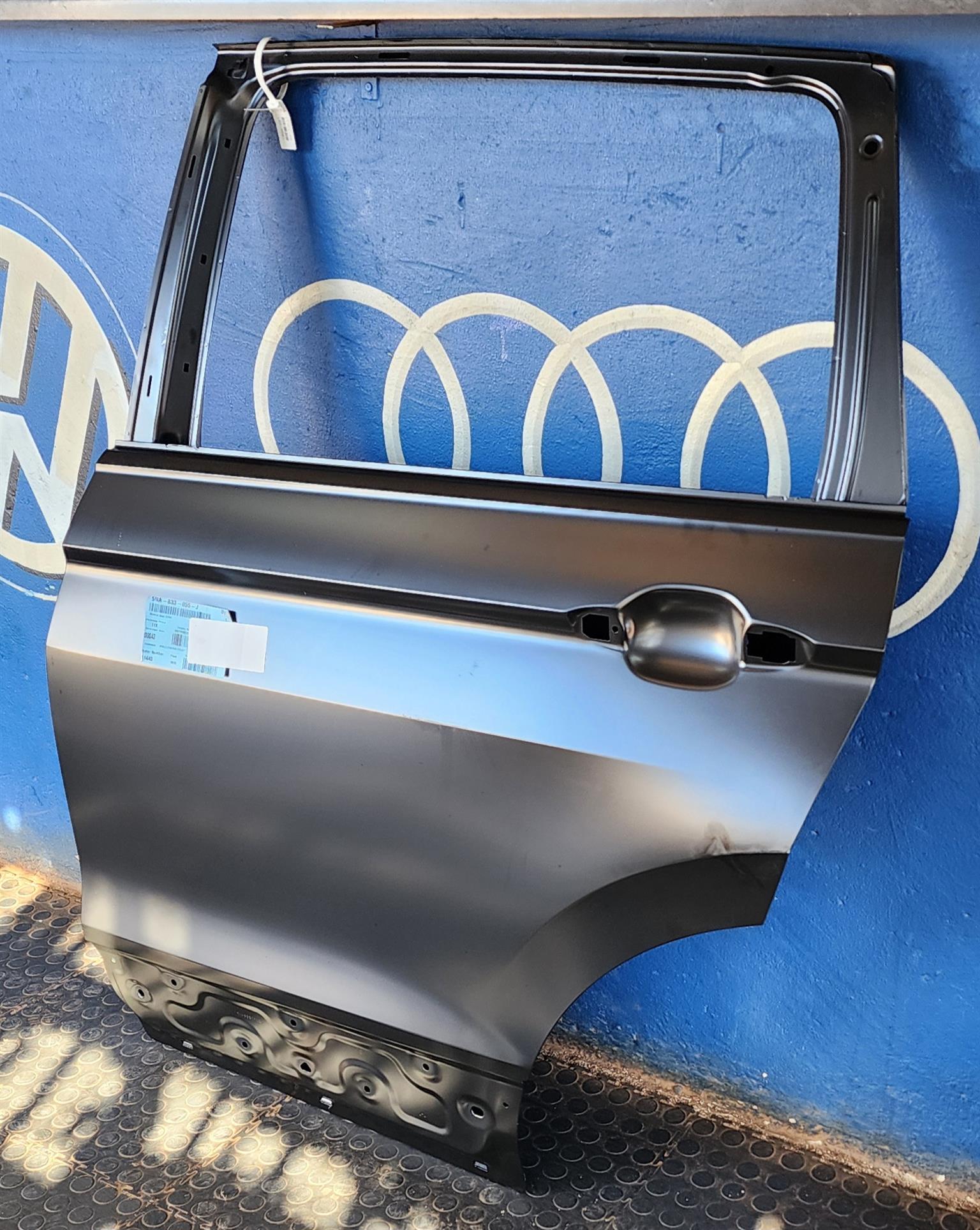 Now available nee oem vw tiguan 2018 left rear door - Private Seller