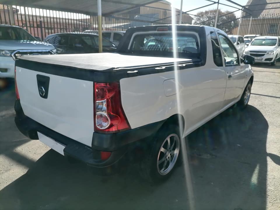 2012 Nissan Np200 1.6i Bakkie with a Spare key