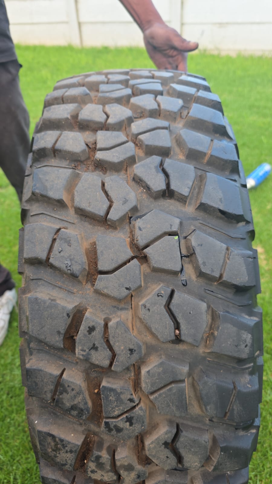 17 " Mud-Terrain km2 Lt285/70r17 x1 tyre only - Private Seller