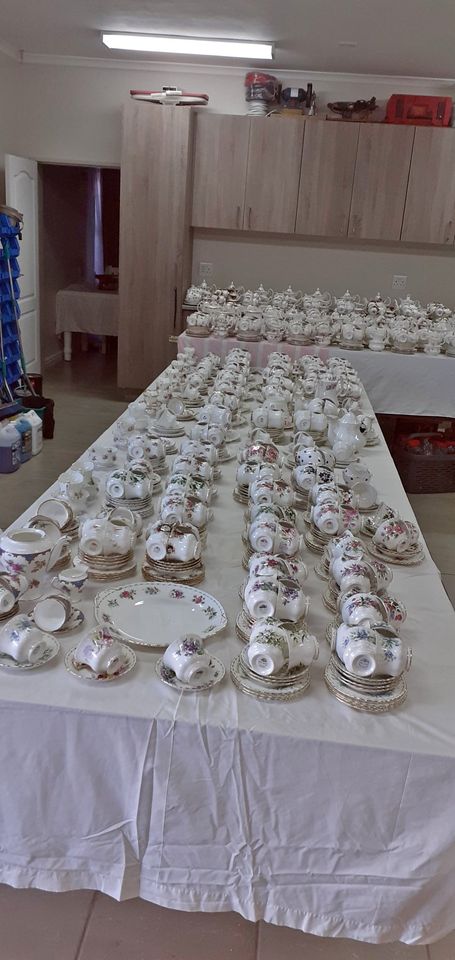 ROYAL ALBERT SETS