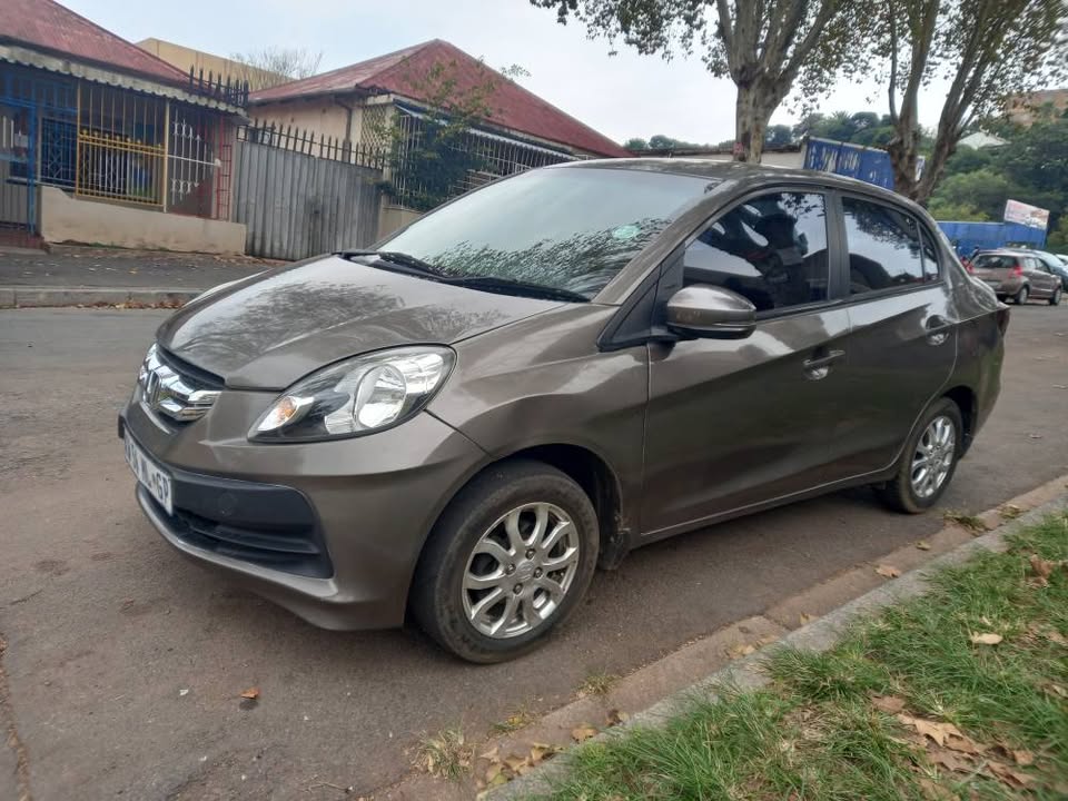2016 Honda Brio Amaze 1.2 IVTEC Petrol, Manual, Brown 85000kms