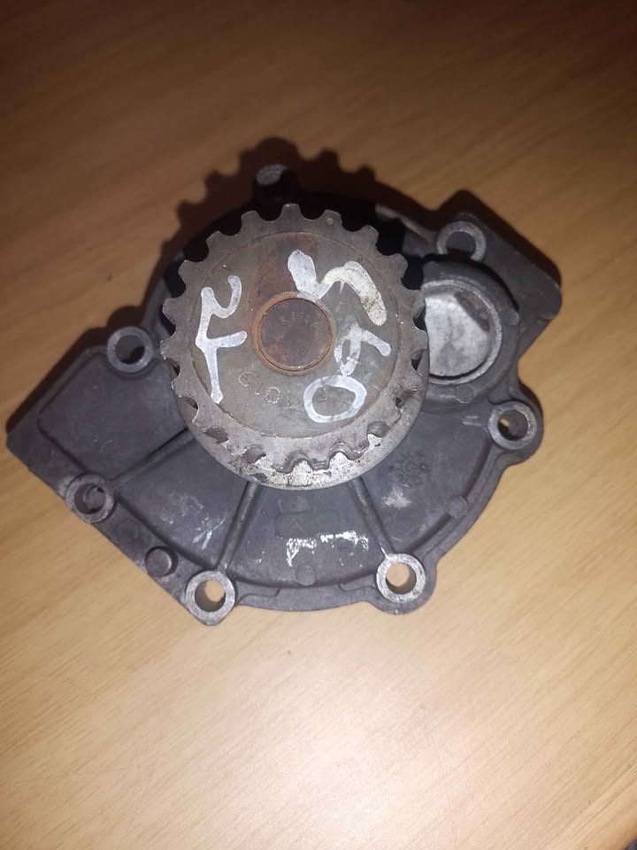 VOLVO S60 2L WATER PUMP AVAILABLE FOR SALE (DELIVERY COUNTRY WIDE) - Private Seller