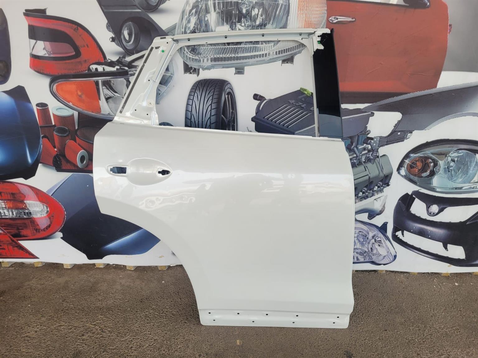 ち〜 Used 2024 MAZDA CX-5 RIGHT REAR DOOR SHELL FOR SALE. IN EXCELLENT