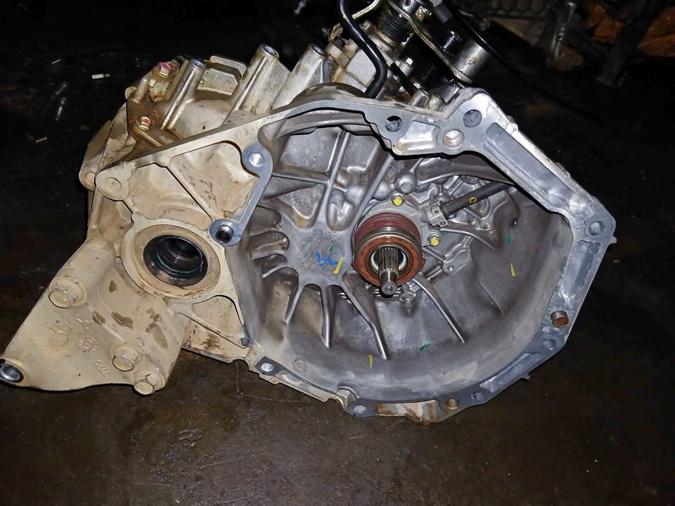Suzuki etriga manual gearbox new shape - Private Seller Suzuki etriga manual gearbox new shape - Private Seller