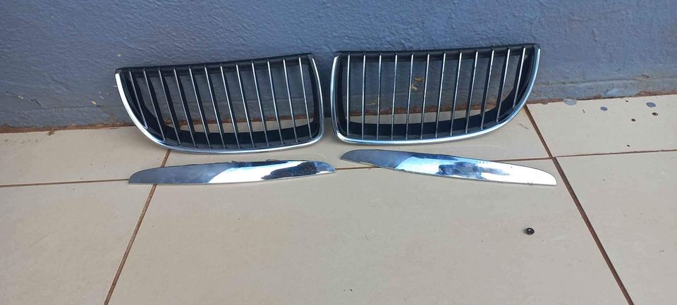 BMW E90 FRONT GRILLS AND UPPER HOOD LIDS - Private Seller