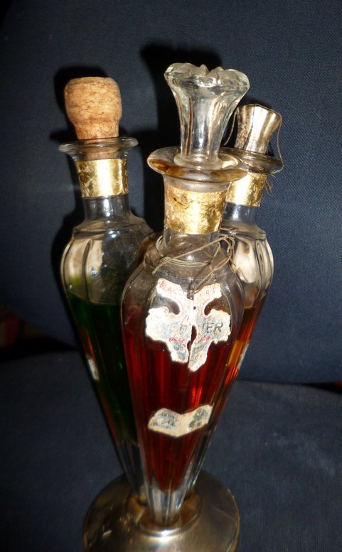 Vintage 3 Bottle stand